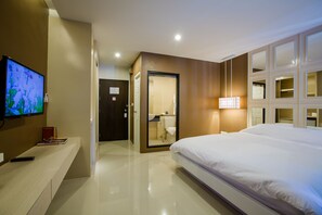 Standard Double Room, Non Smoking | In-room safe, desk, soundproofing, rollaway beds - Naka Residence (Wichit)