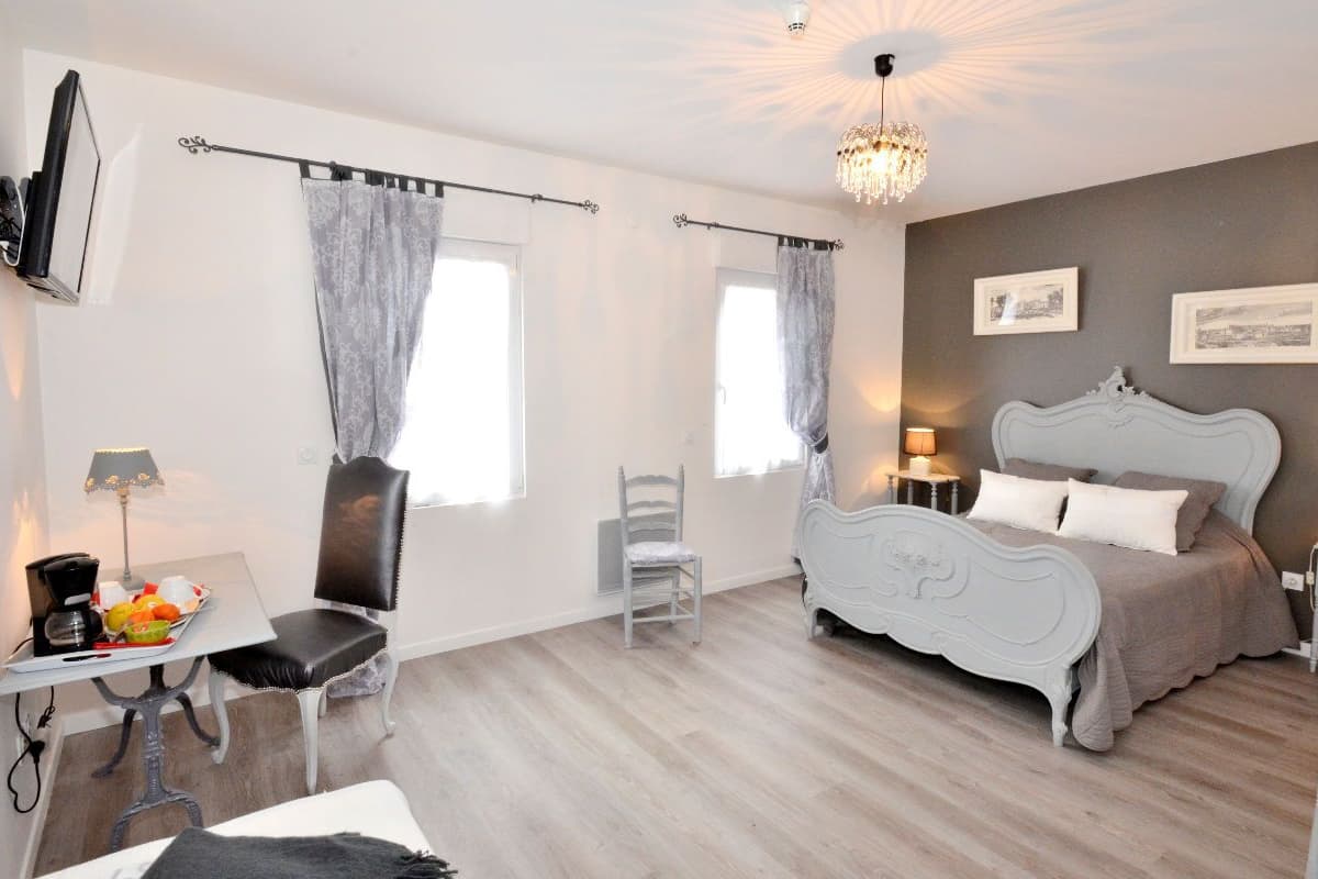 Desk, free cots/infant beds, free WiFi