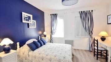 Chambre Double Supérieure | Bureau, lits bébé (gratuits), Wi-Fi gratuit