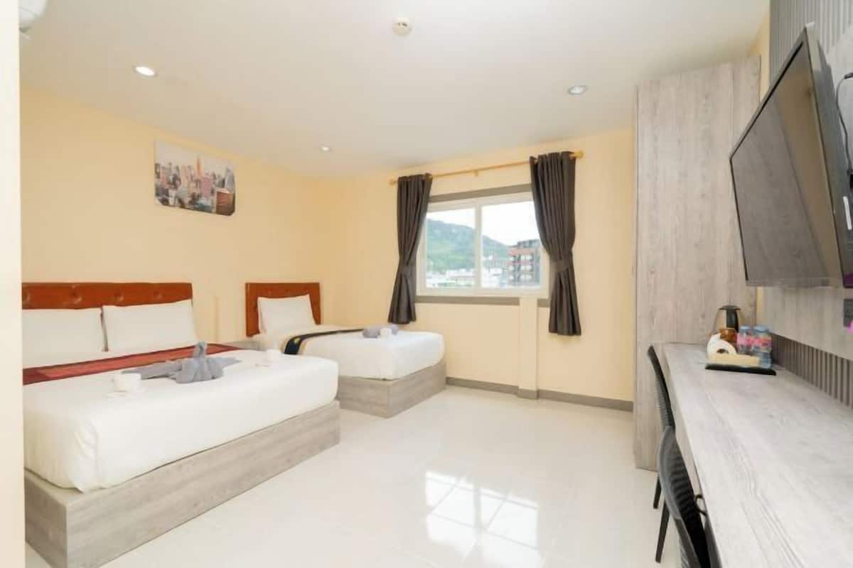 In-room safe, desk, laptop workspace, free WiFi