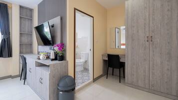 In-room safe, desk, laptop workspace, free WiFi