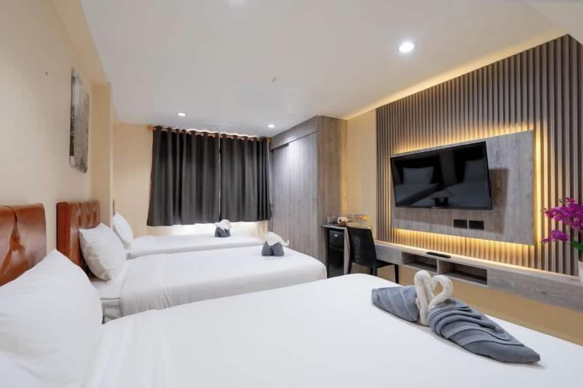 In-room safe, desk, laptop workspace, free WiFi