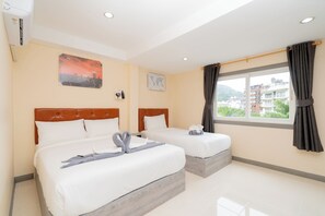 豪華客房 | 房內夾萬、書桌、手提電腦工作空間、免費 Wi-Fi