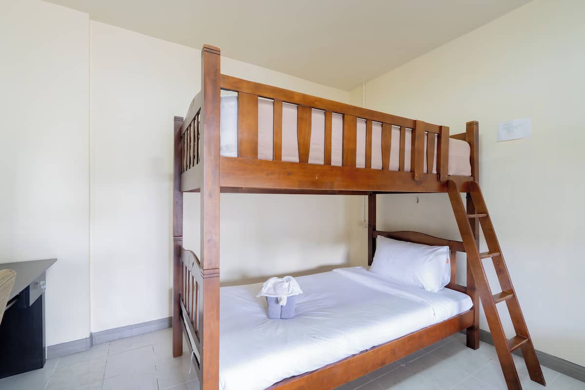 Caja de seguridad en la habitación y escritorio