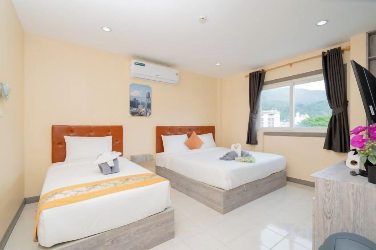 In-room safe, desk, laptop workspace, free WiFi