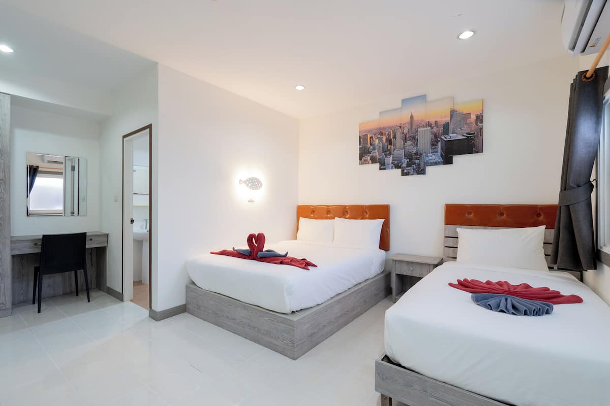 Habitación Deluxe | Caja de seguridad en la habitación y escritorio