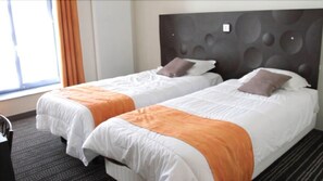 Desk, soundproofing, iron/ironing board, free cots/infant beds - Le Vieux Beffroi (Béthune)