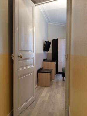 Kamar Double, bathtub | Brankas, meja kerja, setrika/meja setrika, dan Wi-Fi gratis