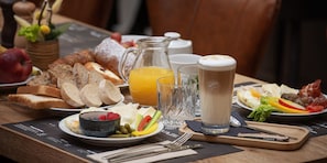 Petit déjeuner buffet servi tous les jours en supplément
