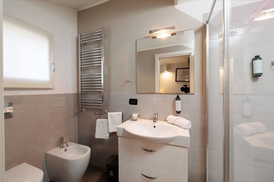 Classic Double or Twin Room, Air conditioning | Bathroom | Shower, hair dryer, slippers, towels