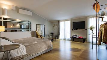 Suite, terraza | 2 dormitorios, minibar, sistema de insonorización