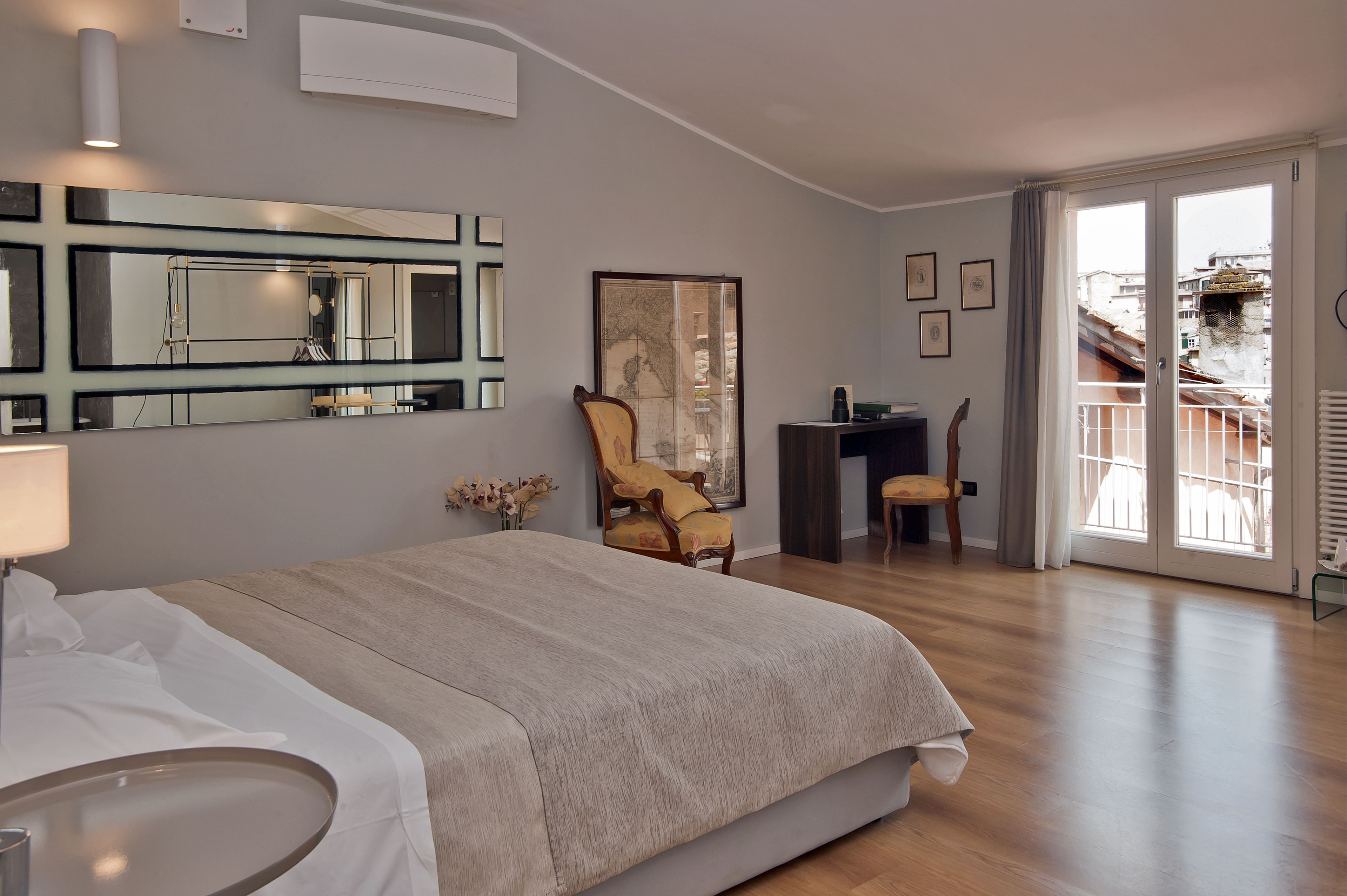 Suite, 1 Doppelbett, Terrasse, Stadtblick | Minibar, schallisolierte Zimmer, Bügeleisen/Bügelbrett, kostenloses WLAN