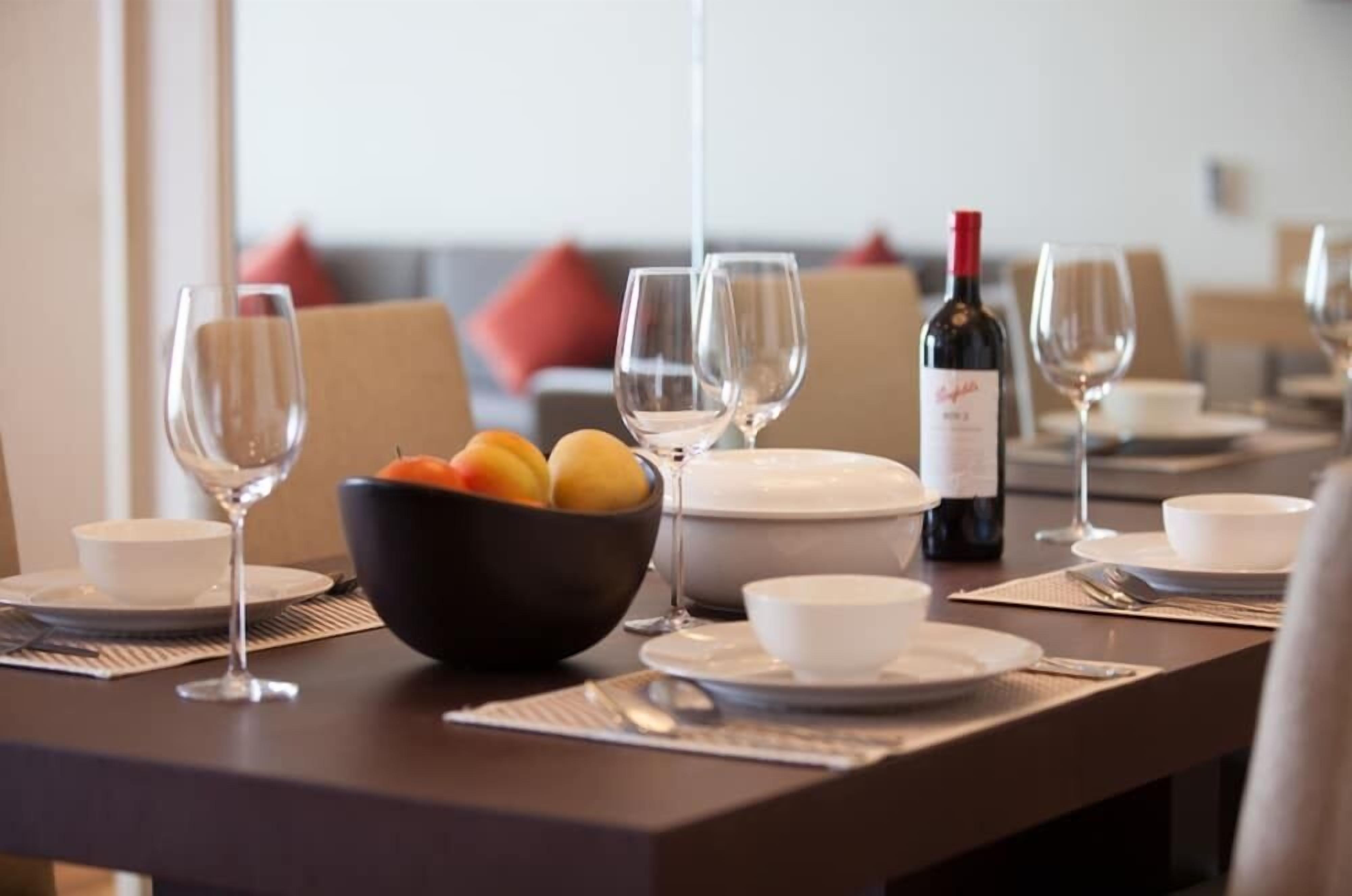 Petit déjeuner, déjeuner et dîner servis sur place