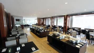 Breakfast, lunch, dinner served; international cuisine