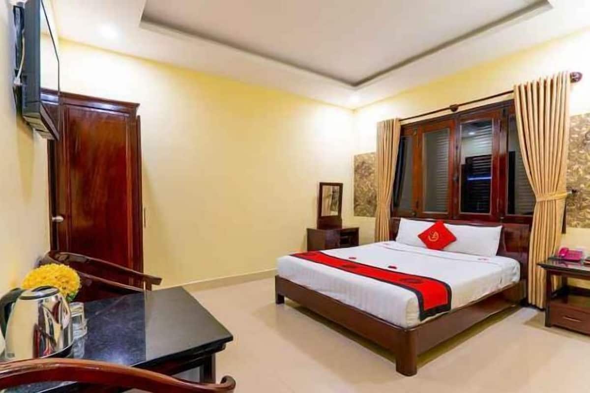 Minibar, in-room safe, desk, soundproofing