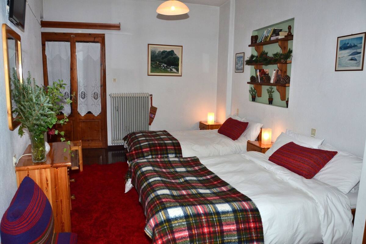 Free cots/infant beds, free WiFi