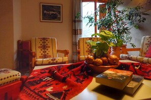 TV - To Balcony tis Agorianis (Delphi)