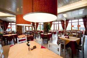 Breakfast, lunch, dinner served; Greek cuisine  - To Balcony tis Agorianis (Delphi)