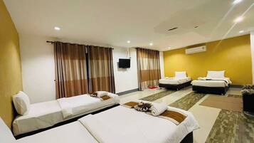 Family Room 4 Single Bed | Verdunkelungsvorhänge, kostenloses WLAN, Bettwäsche