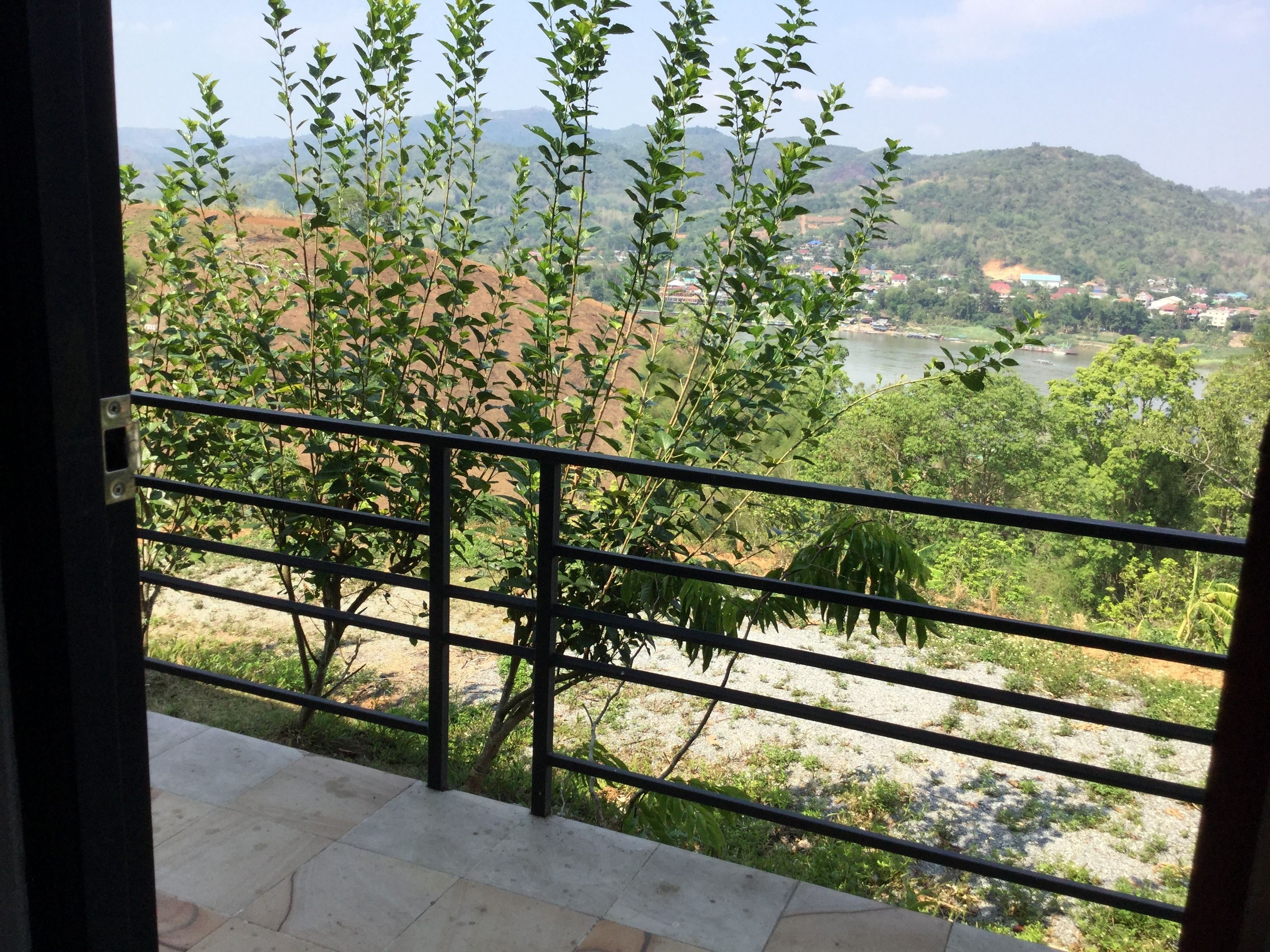 classic room 3 single bed | balcony