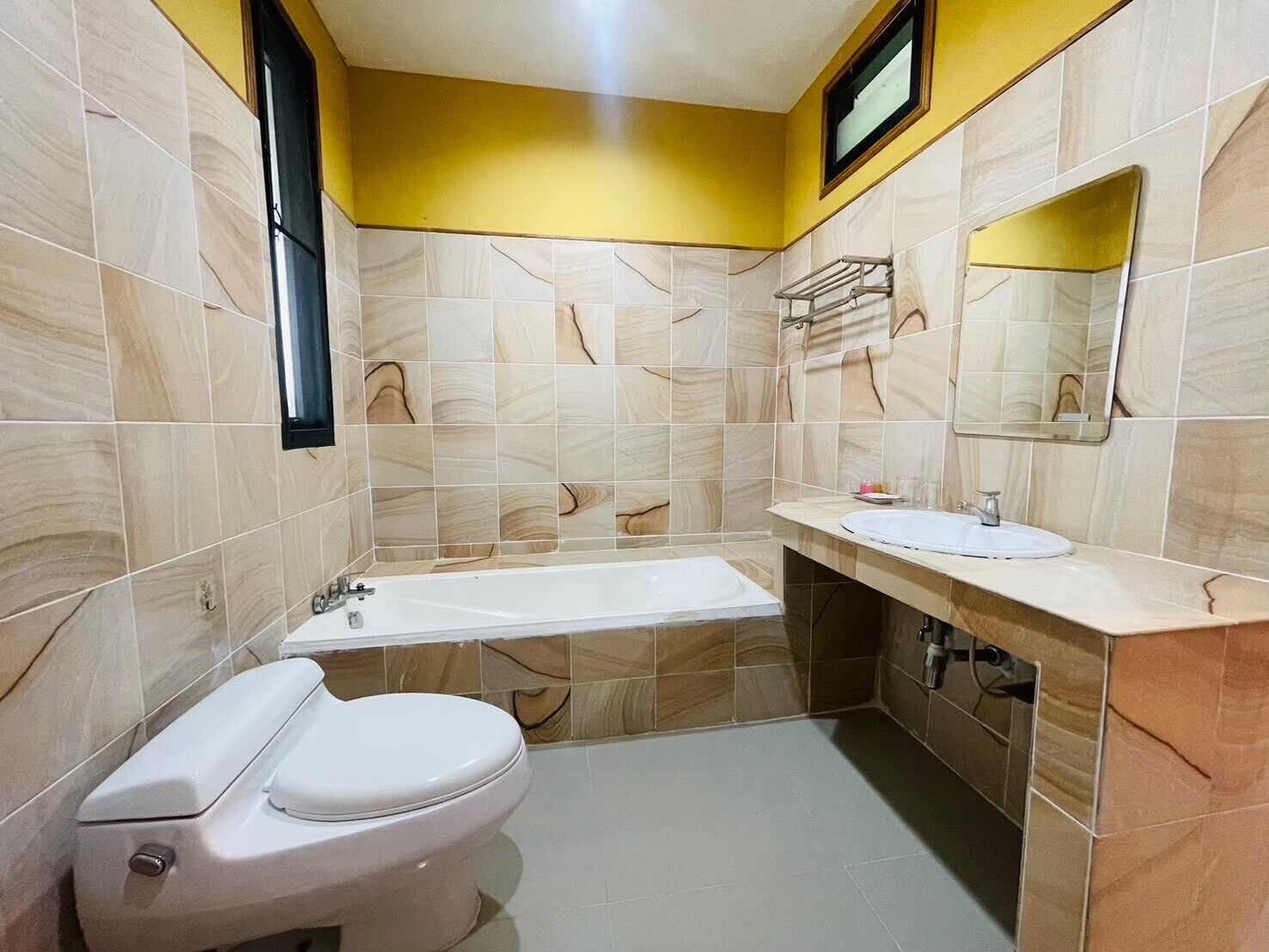 deluxe room | bathroom shower