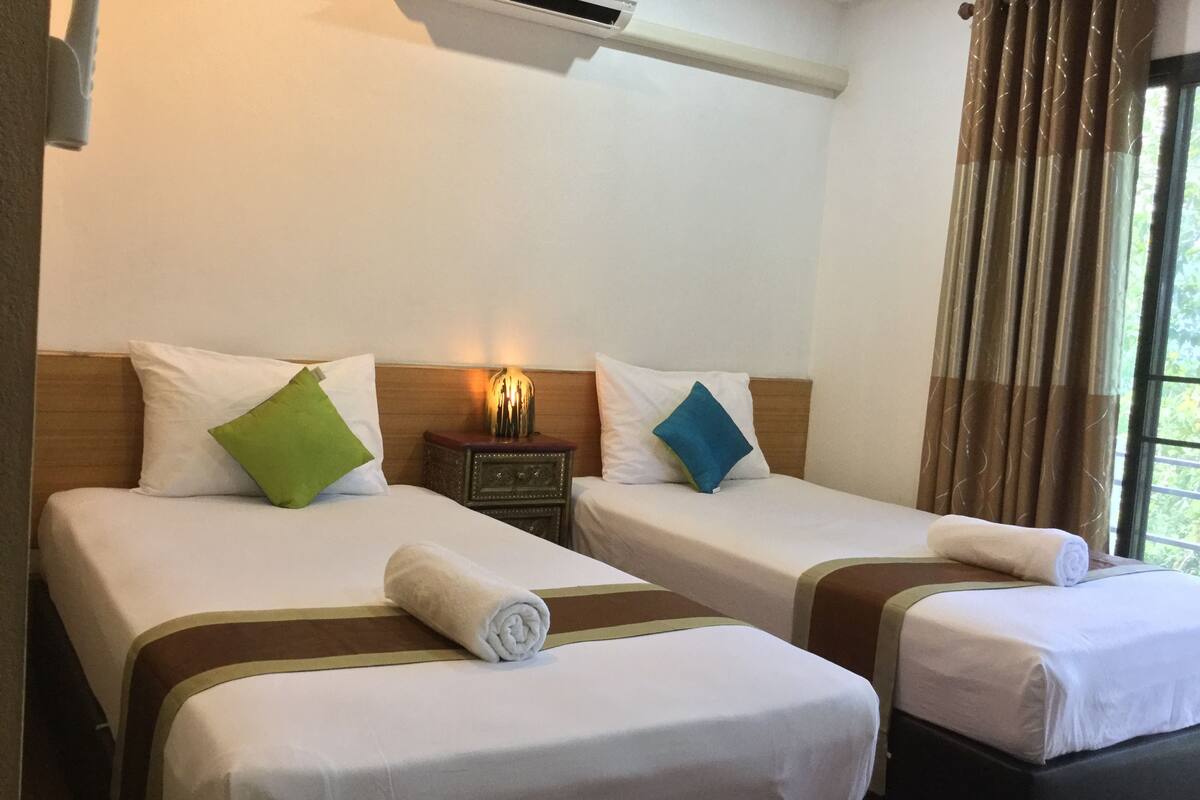 blackout curtains, free wifi, bed sheets