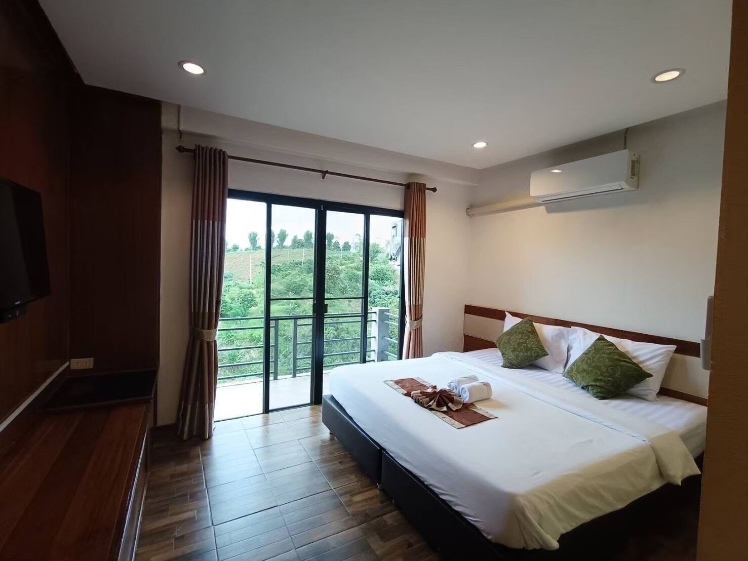 スーペリア ルーム | 遮光カーテン、WiFi (無料)、ベッドシーツ