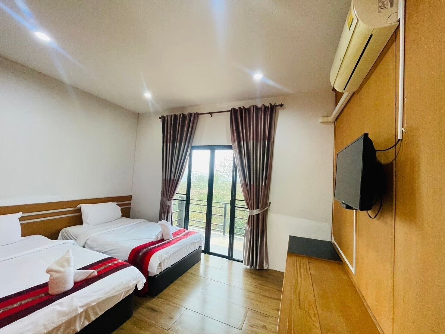 スーペリア ルーム | 遮光カーテン、WiFi (無料)、ベッドシーツ