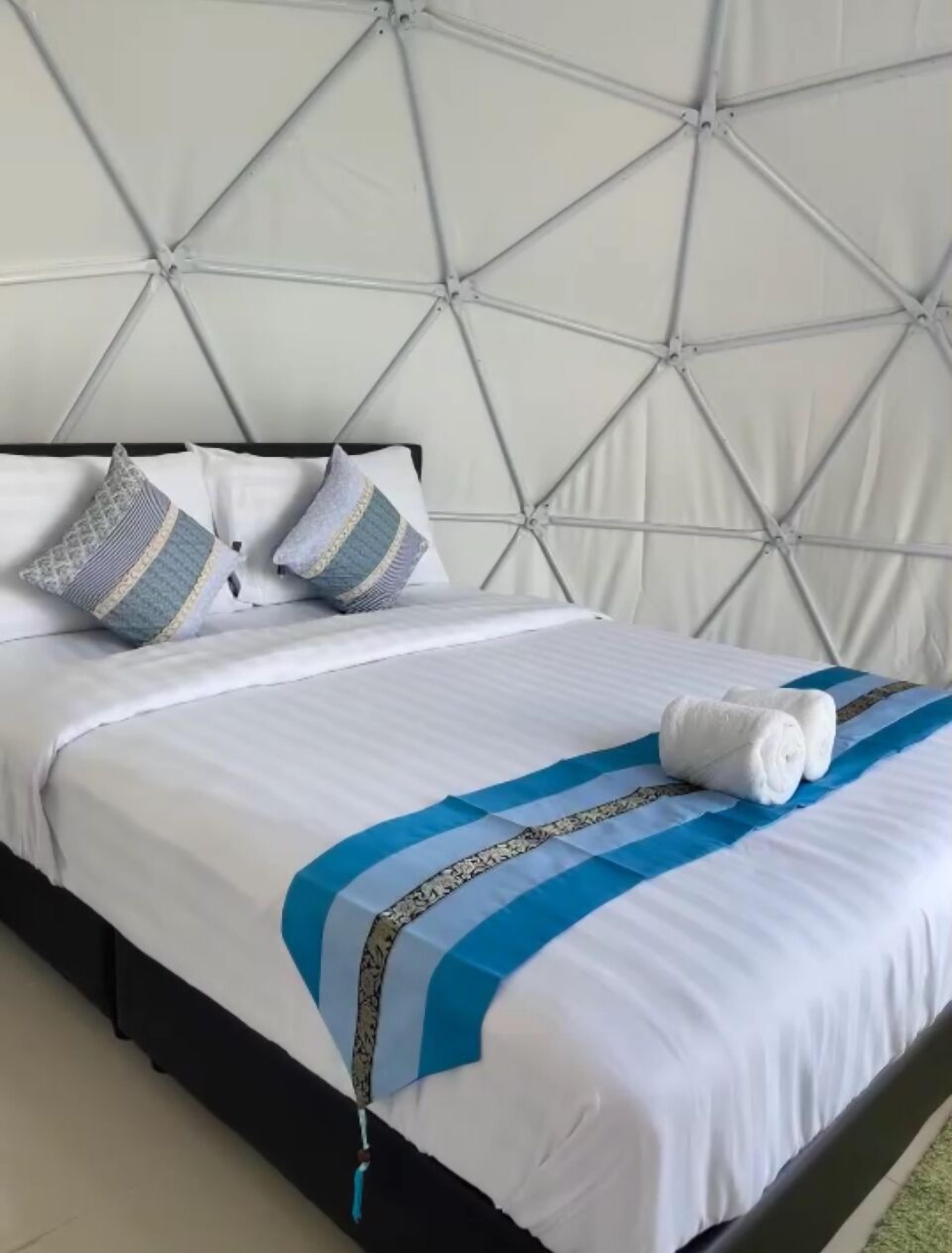 Dome Tent | Blackout drapes, free WiFi, bed sheets