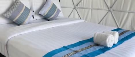 Dome Tent | Blackout drapes, free WiFi, bed sheets