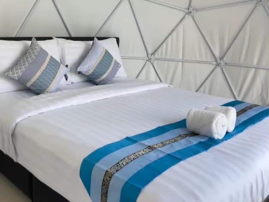 Dome Tent | Cortinas blackout, Wi-Fi de cortesia, roupa de cama