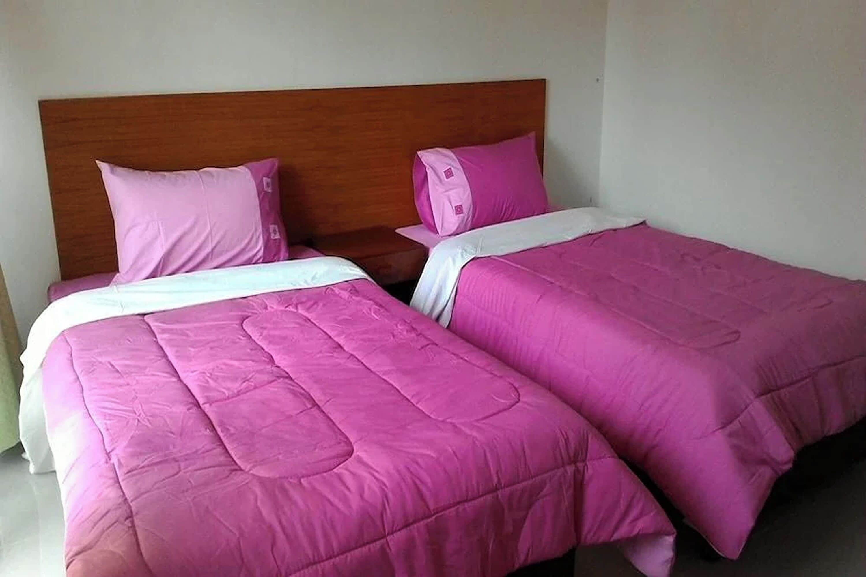 ห้องทวิน | โต๊ะทำงาน, Wi-Fi ฟรี, ผ้าปูที่นอน