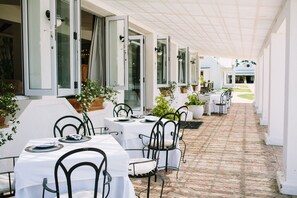 Déjeuner, dßner et souper servis sur place