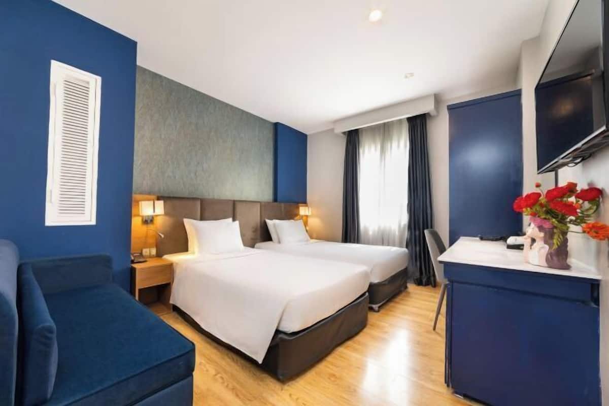Premium bedding, minibar, desk, laptop workspace