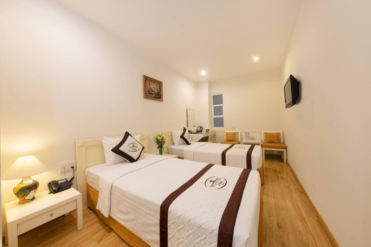 Superior Double or Twin Room | Bộ đồ giường cao cấp, minibar, bàn 