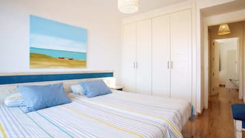 Apartamento luxo, 2 quartos, vista para o oceano | 2 quartos, cofres nos quartos, cortinas blackout, Wi-Fi de cortesia