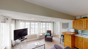 Captain’s Suite 2 Bedrooms, Lake View | Living area | Flat-screen TV, DVD player - Lakeview House & Cottages (Laconia)