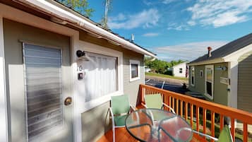 Standard Studio, 1 King Bed, Lake View (Cottage 10 or 11) | Front of property