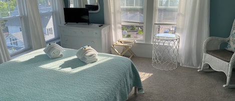 Captain’s Suite 2 Bedrooms, Lake View | Individually decorated, individually furnished, free WiFi, bed sheets