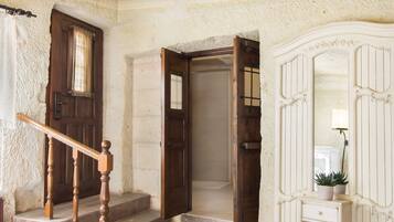 Deluxe Stone Room