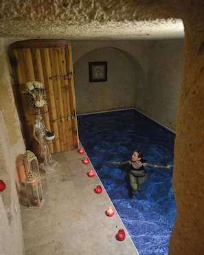 Imperial Pool Cave Suite | Kolam renang persendirian