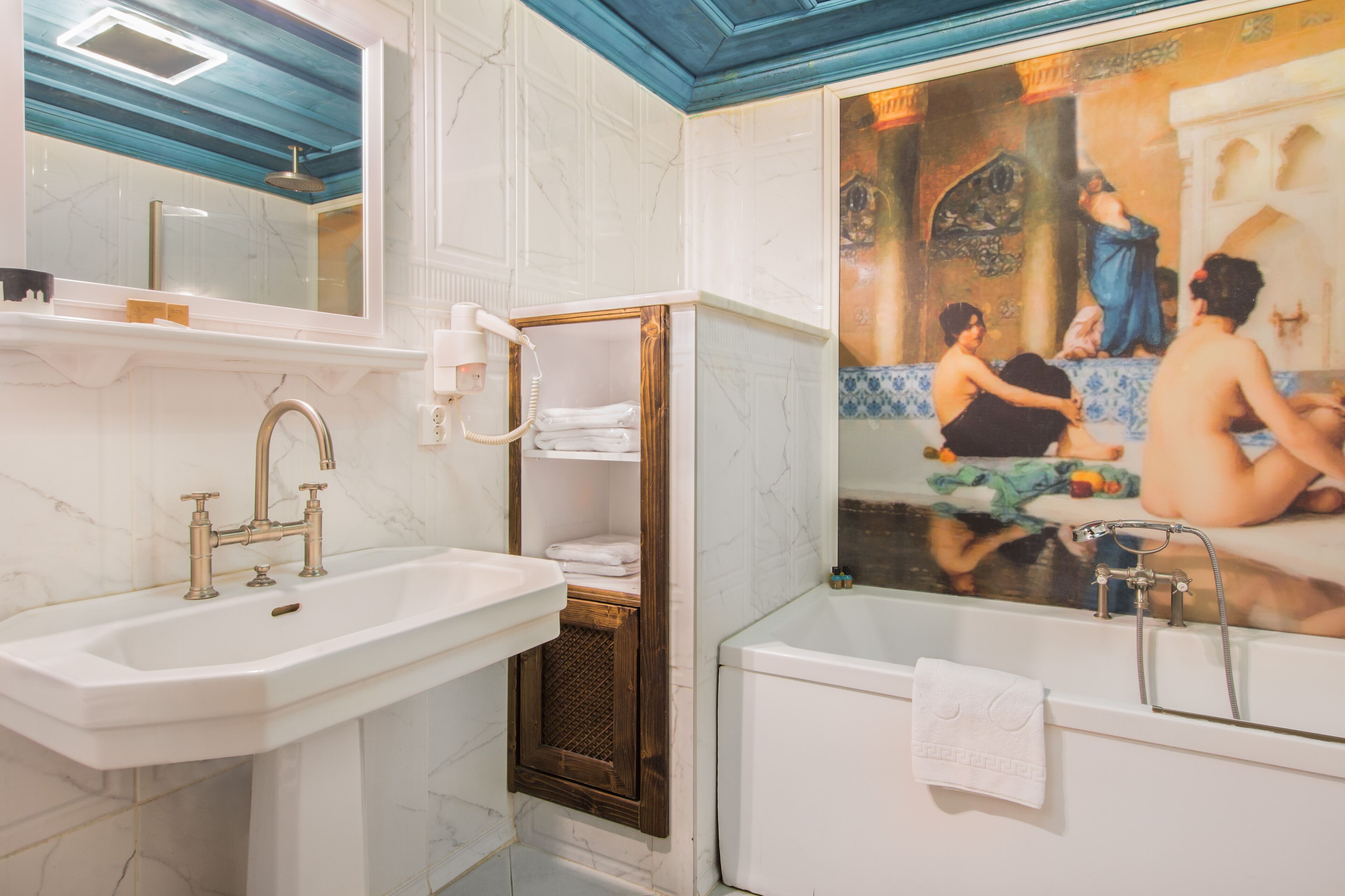 superior stone or cave room | jetted bathtub