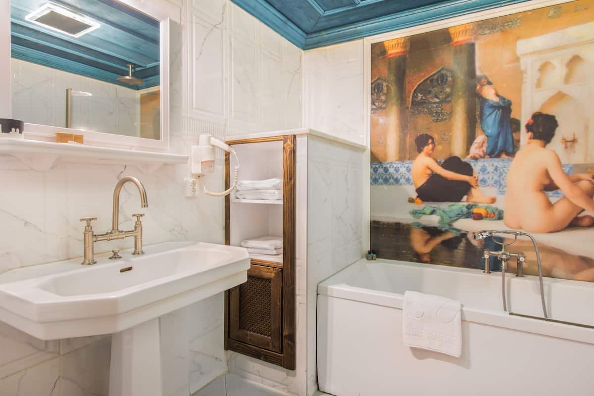 superior stone or cave room | jetted bathtub