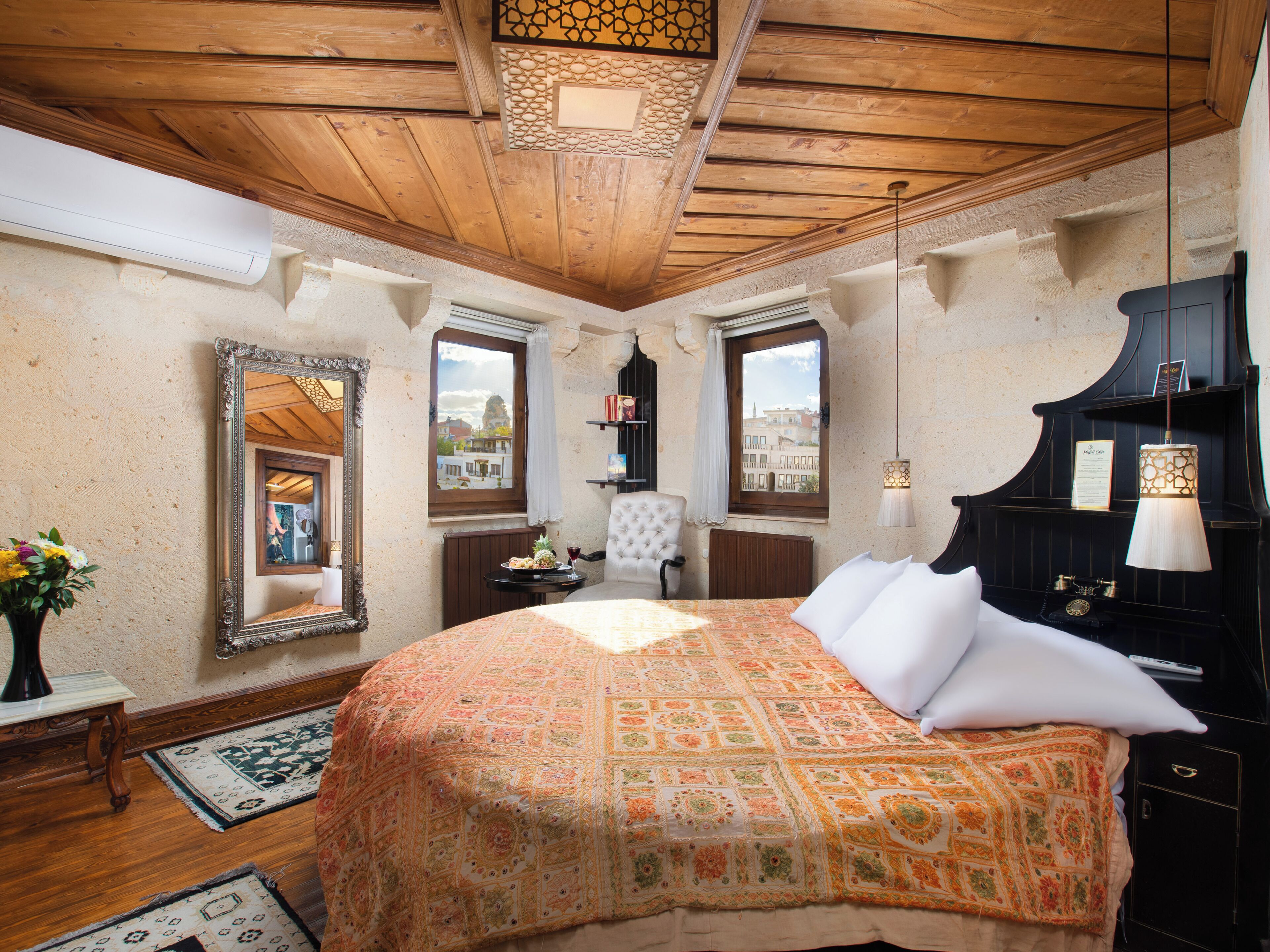 Family Suite | Minibar, in-room safe, individually decorated, individually furnished