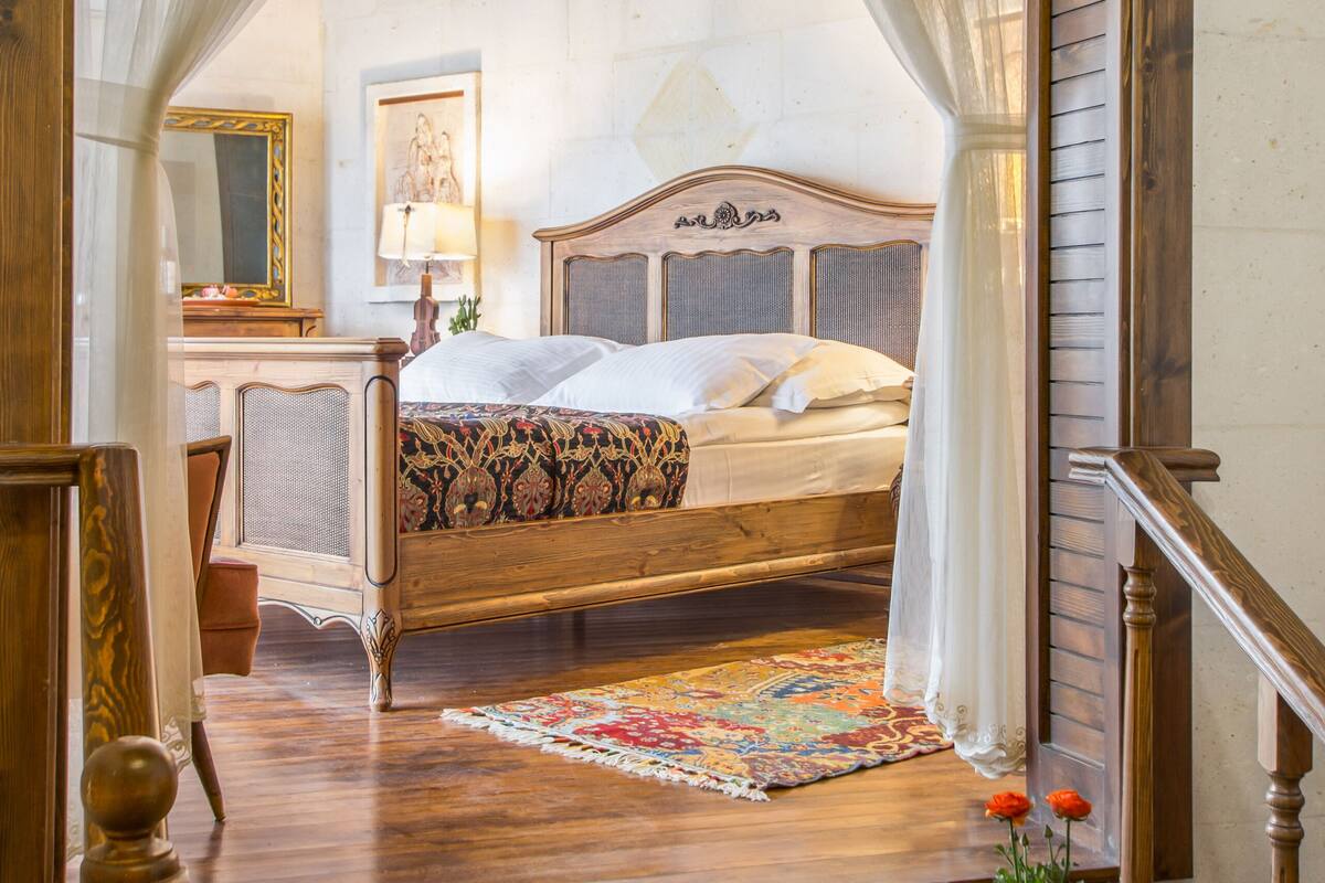 deluxe stone room | 1 bedroom, minibar, in-room safe, individually decorated