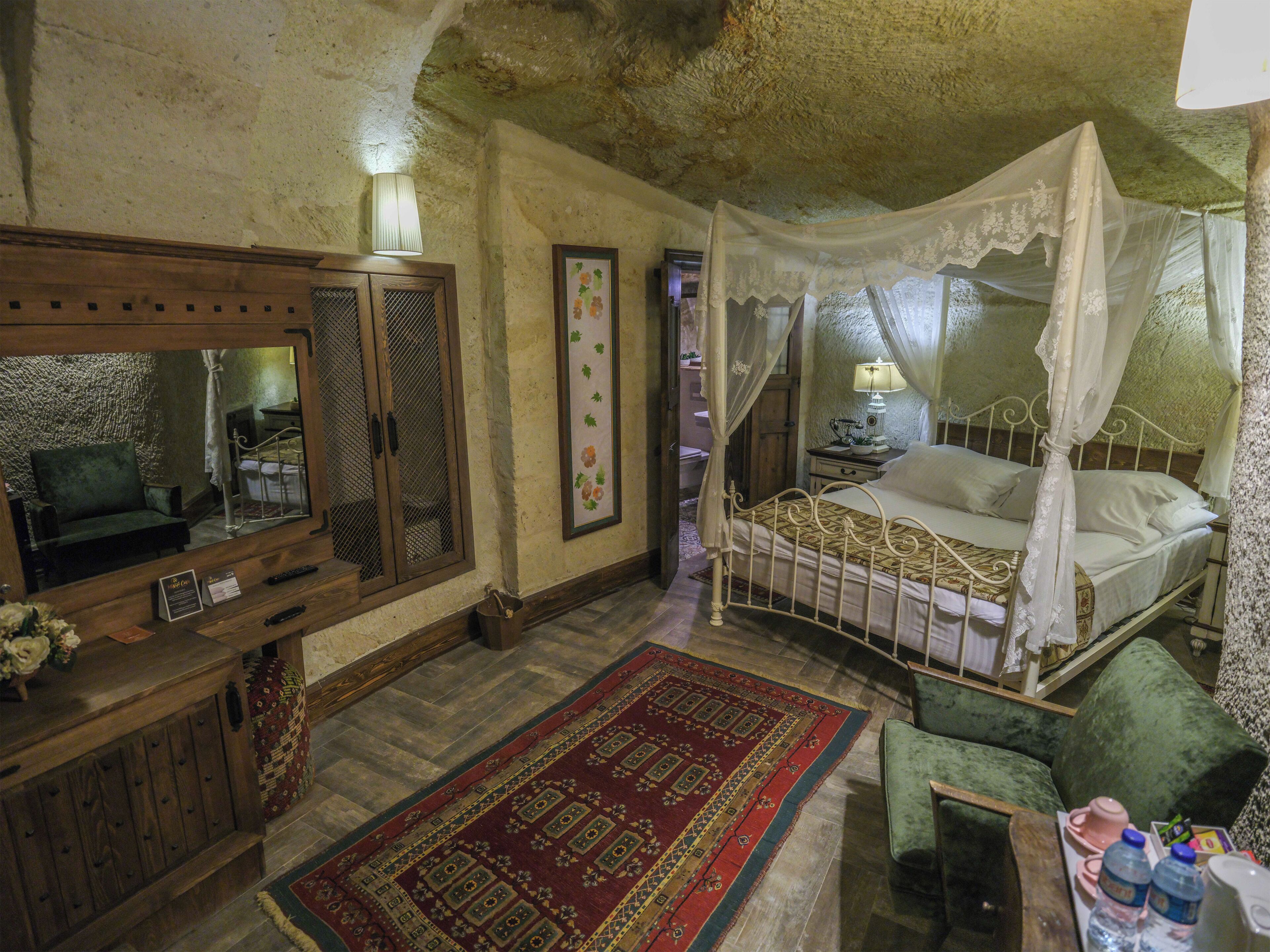 Superior Cave Room | Minibar, in-room safe, individually decorated, individually furnished