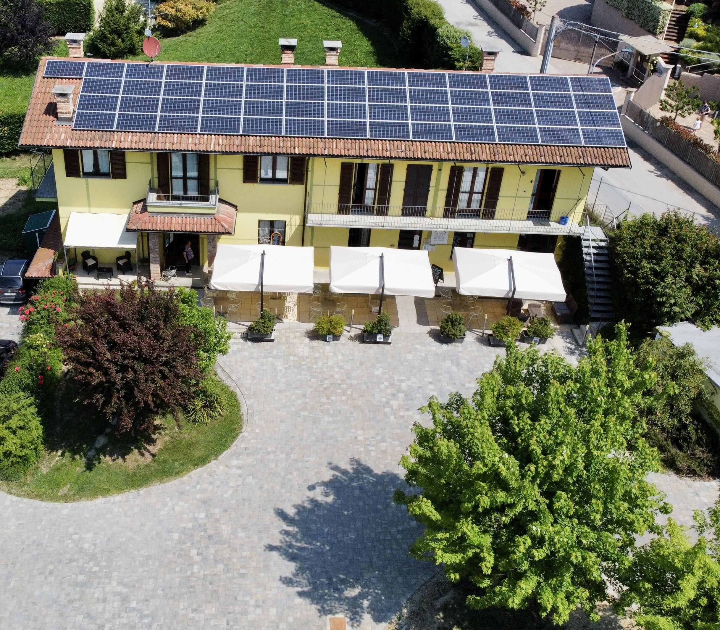 숙박 시설 입구