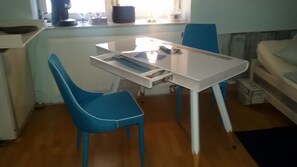 Twin Room, Private Bathroom | Minibar, desk, iron/ironing board, rollaway beds - Weinertshof (Pulheim)