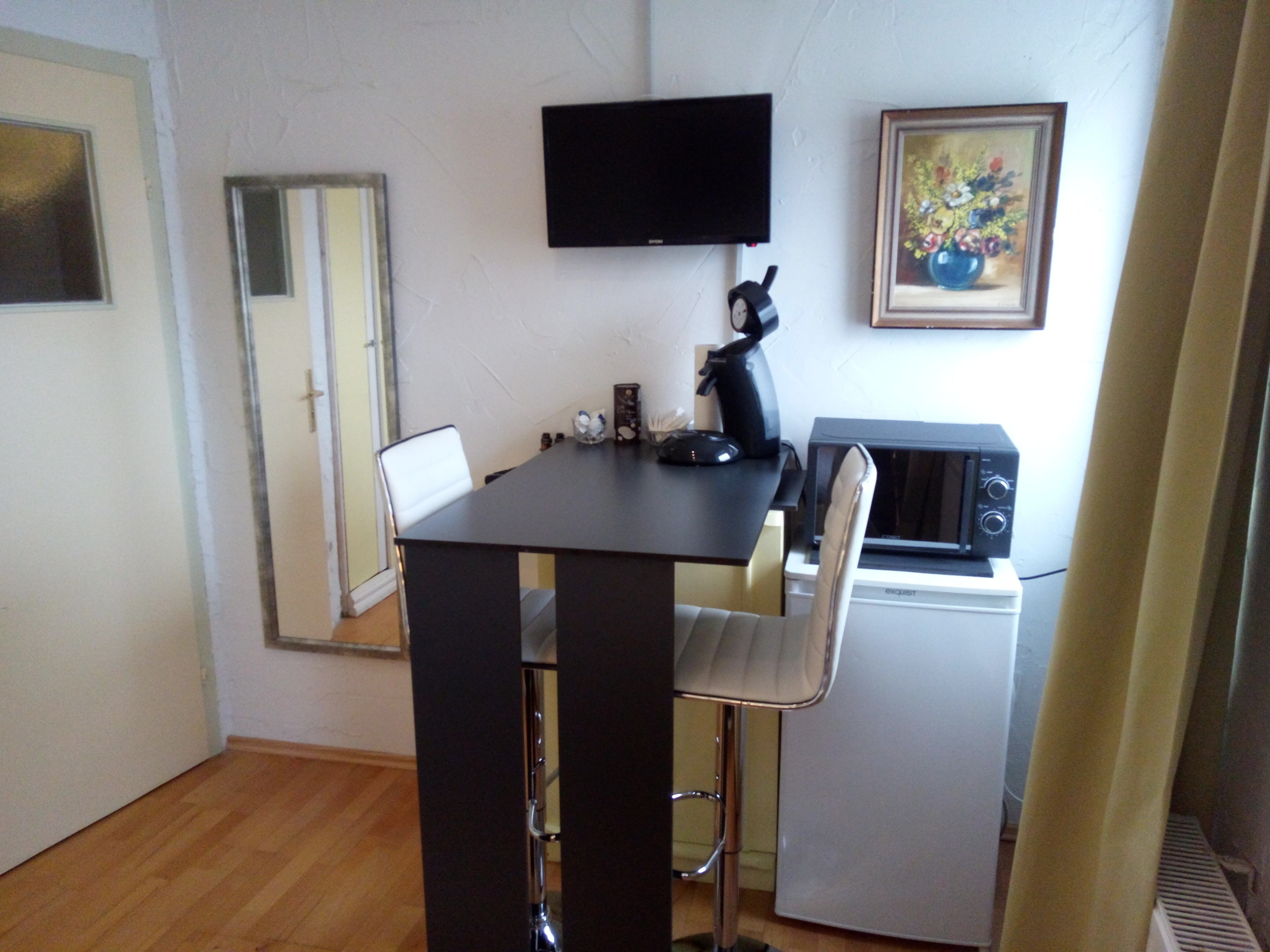 Standard Double Room, Private Bathroom | In-room dining