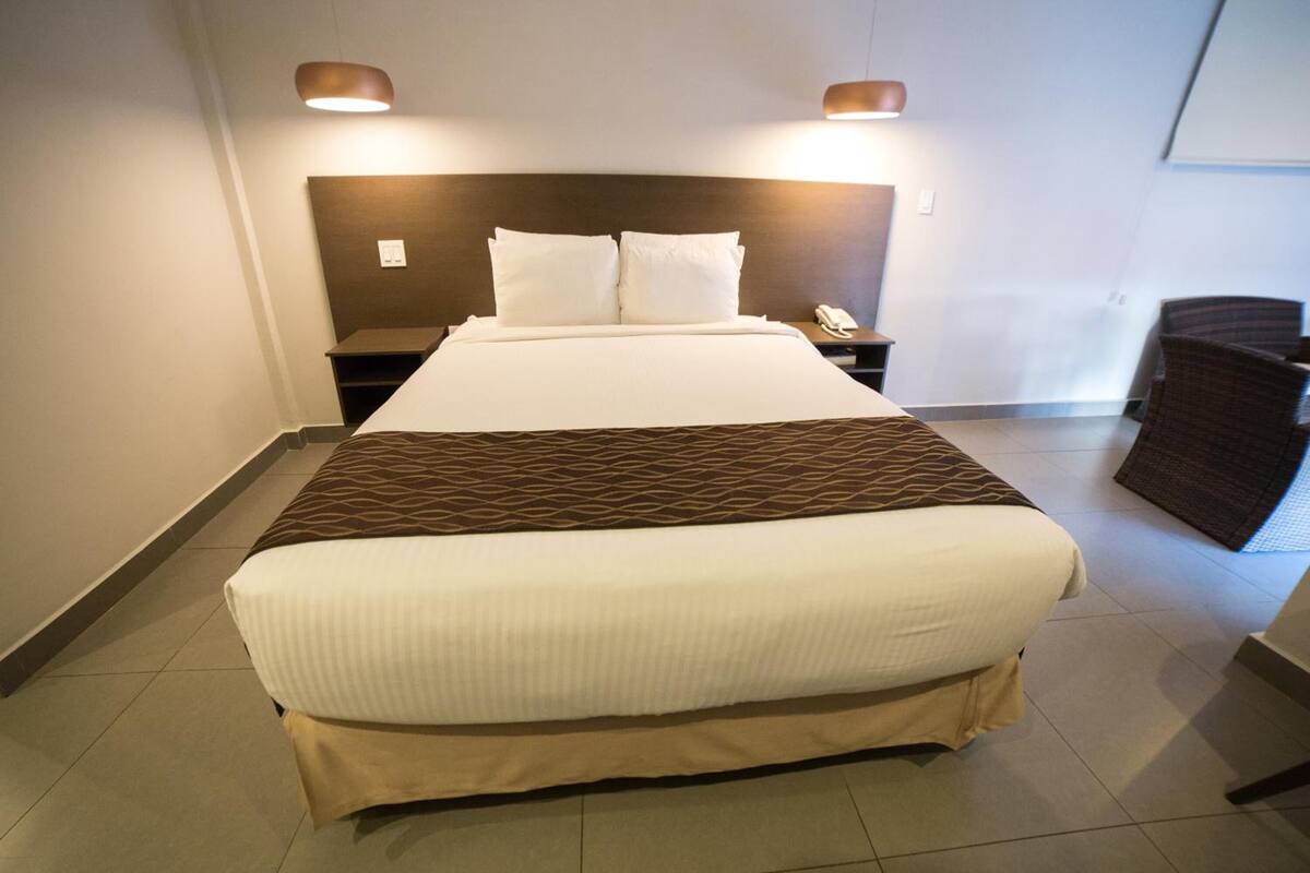 1 bedroom, premium bedding, minibar, in-room safe